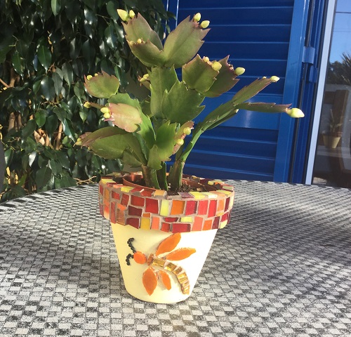 Simple mosaic pot using scraps and paint