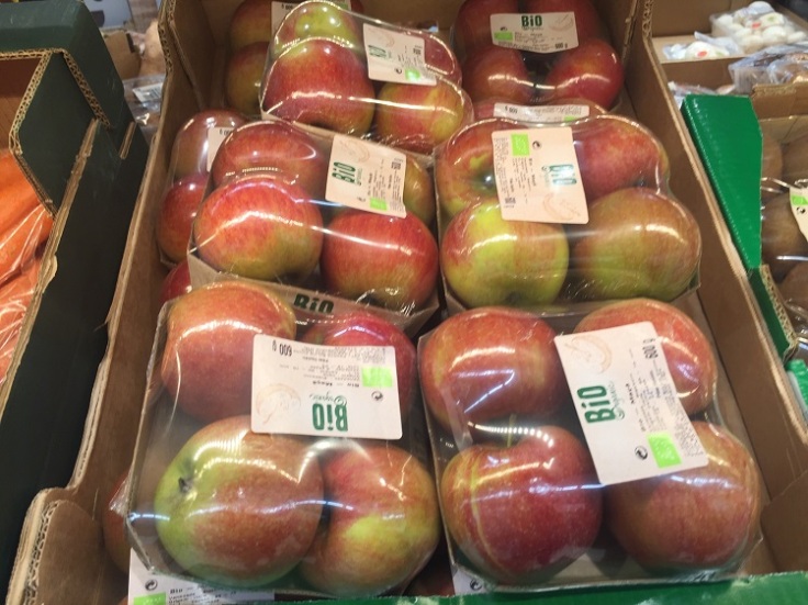 Pre-packed apples