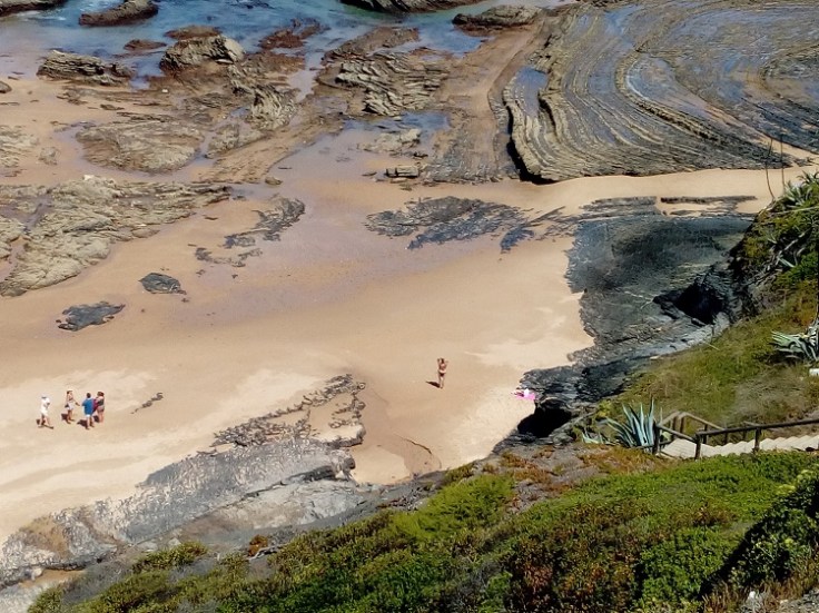 Steps down to Praia da Carriagem