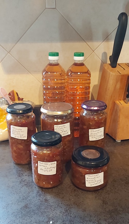 Zucchine, onion and tomato chutney